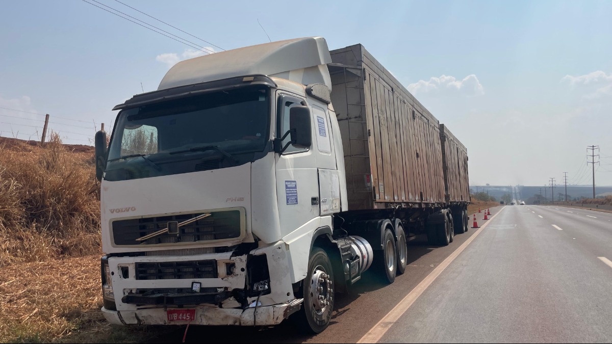 Caminhoneiro que se envolveu em acidente