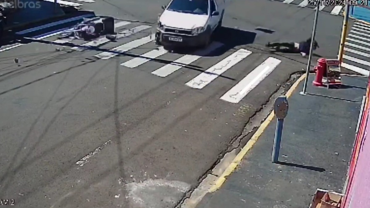 Motociclista fica gravemente ferido após avançar