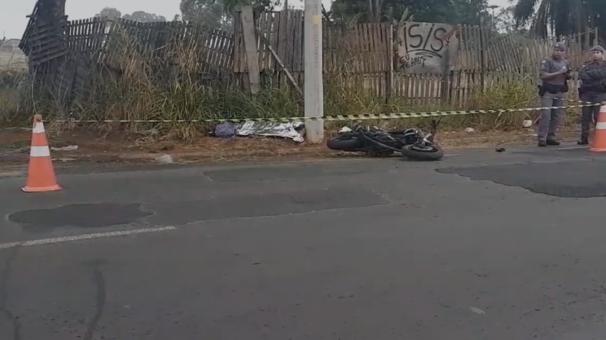 Motociclista de 19 anos morre após