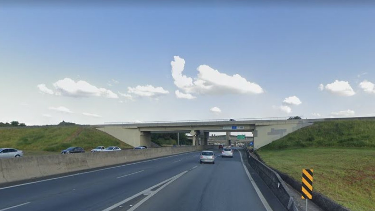 criança encontrada sozinha