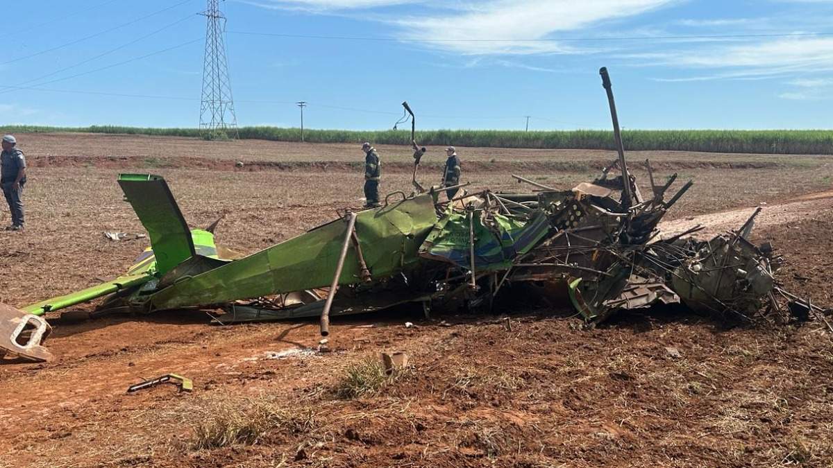 Avião agrícola teria caído após bater