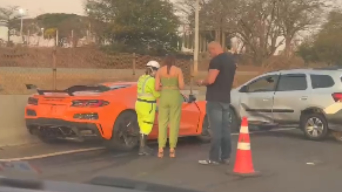 Carro de luxo avaliado em R$