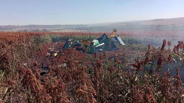 Avião da Esquadrilha da Fumaça cai
