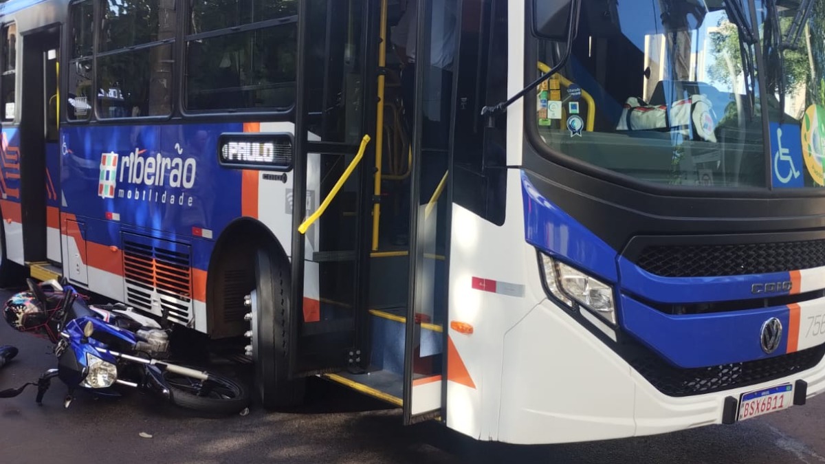 Ônibus do transporte de Ribeirão se