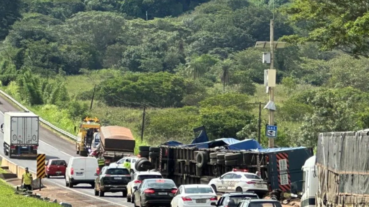 acidente caminhões Rodovia Anhanguera