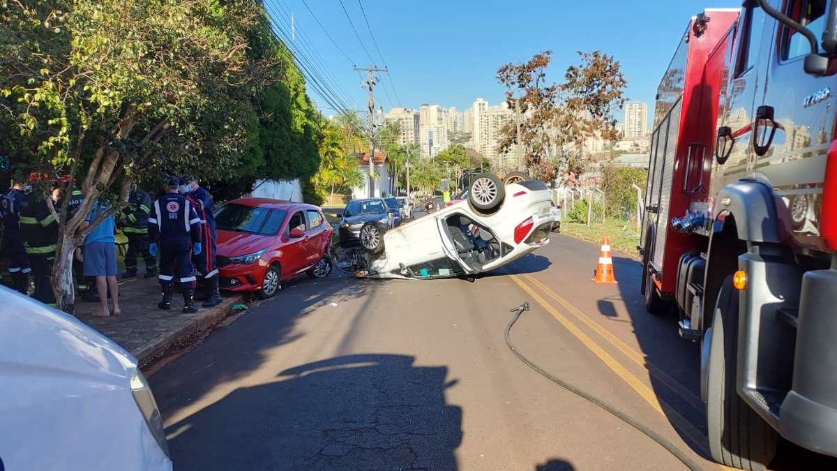 acidente carro capotamento