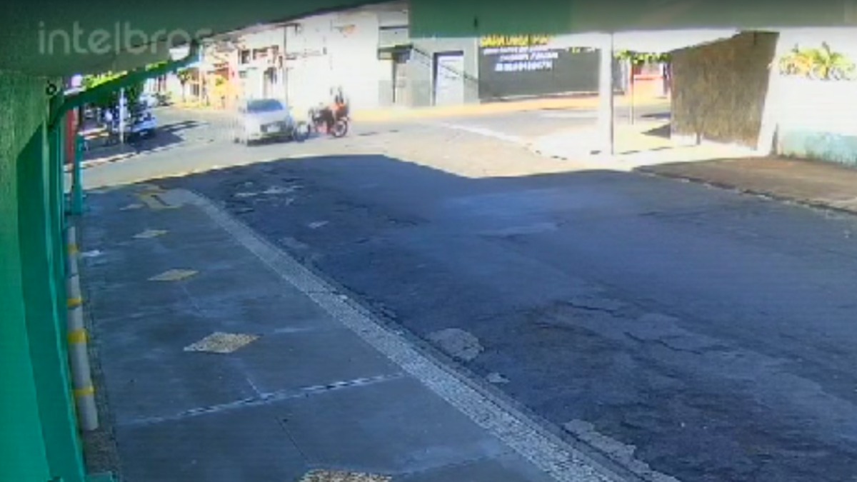 acidente carro e moto