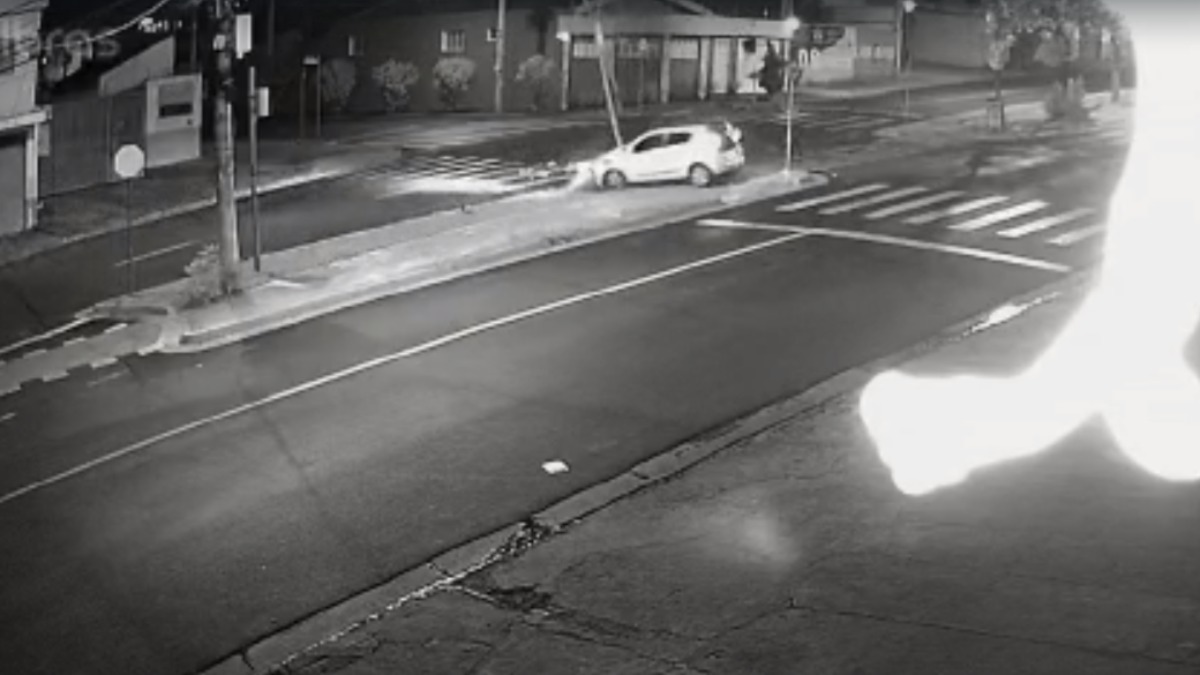 acidente semáforo Parque Ribeirão