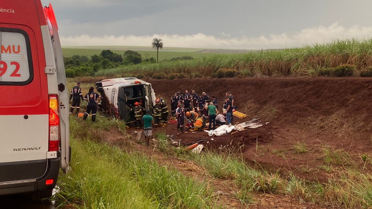 acidente ônibus rodovia