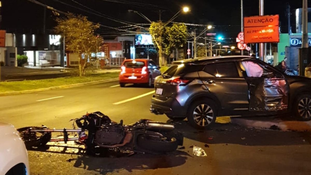 acidente carro moto