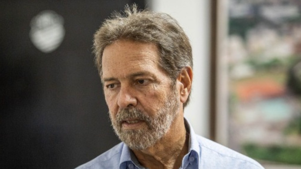 Ademir Chiari entrega carta de renúncia