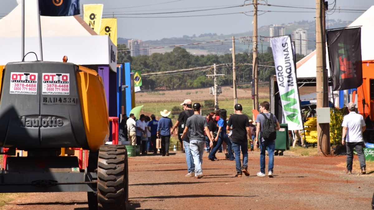 fiscalização montagem estandes Agrishow
