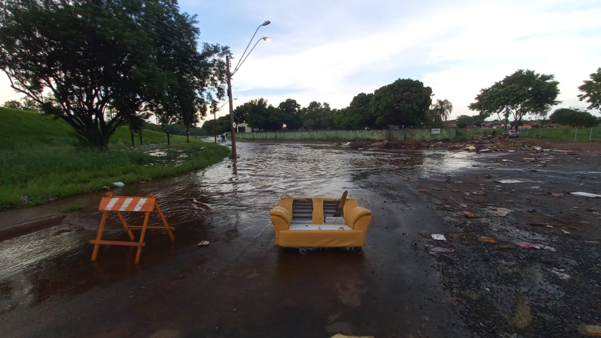 Ponto de alagamento na Via Norte
