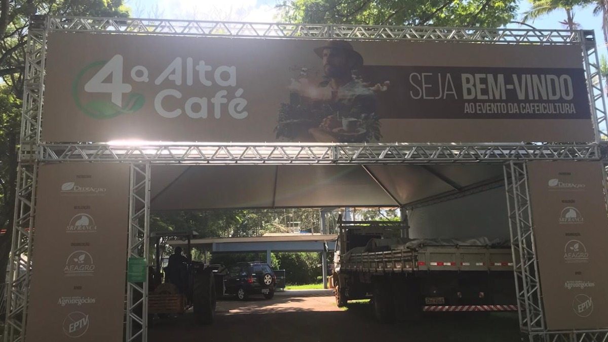 Mais de 15 mil pessoas são