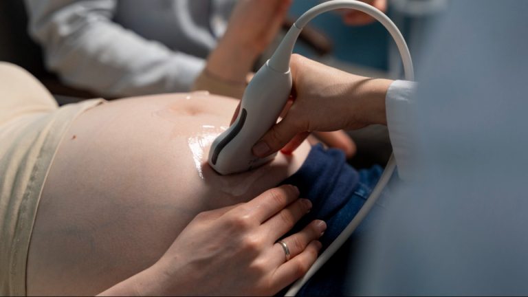 ‘Inseminação caseira’ reúne mulheres em grupos