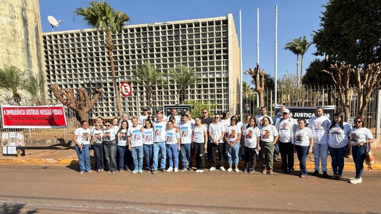 Familiares de vítimas do acidente na