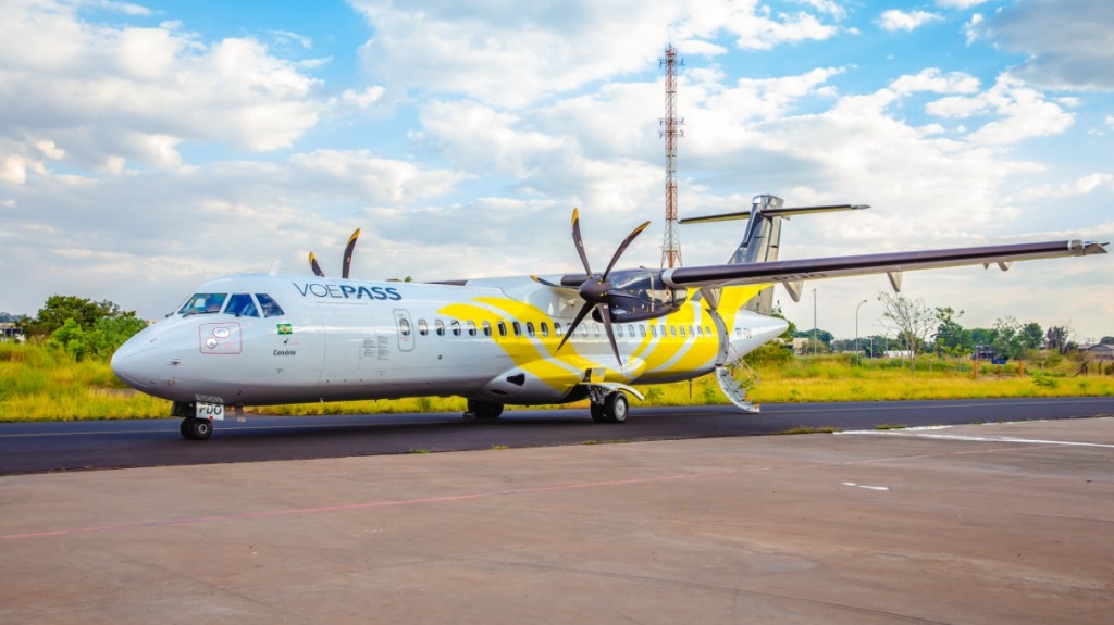 Aeronave da Voepass que taxiava