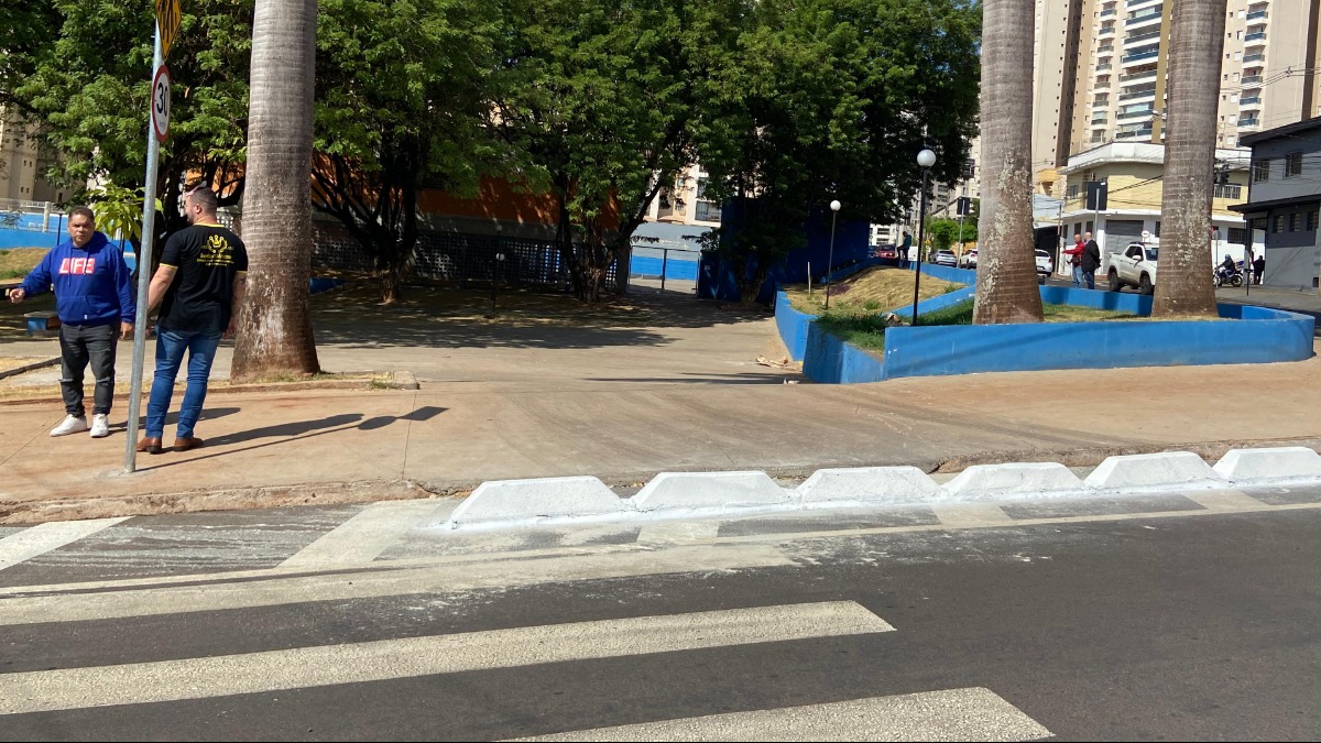 Pais e alunos reclamam das barreiras