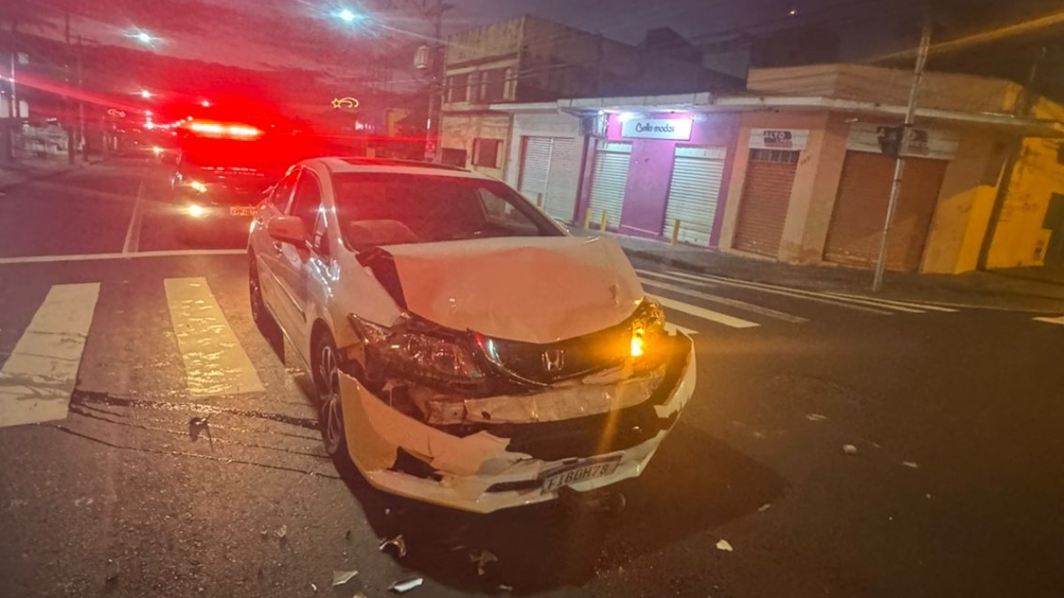 Motorista é preso após bater na