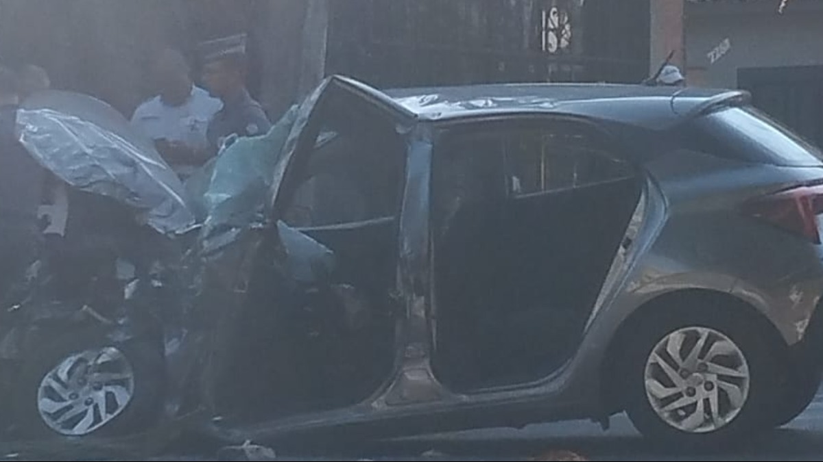 Acidente entre carro e ônibus deixa