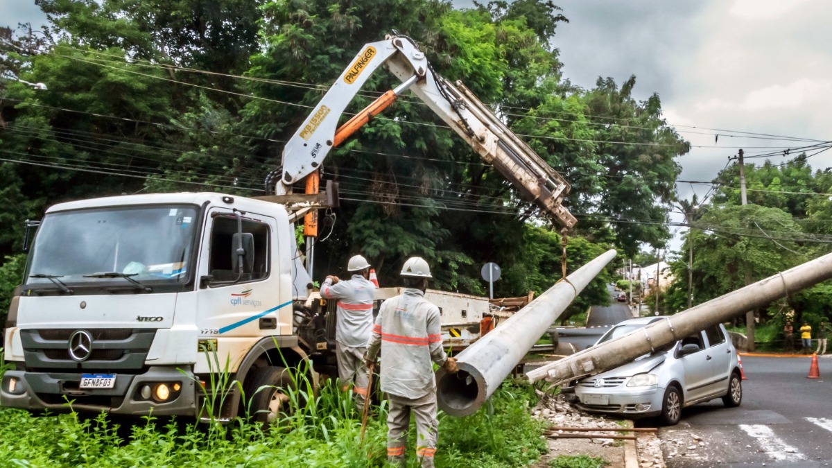 Motorista perde o controle da direção