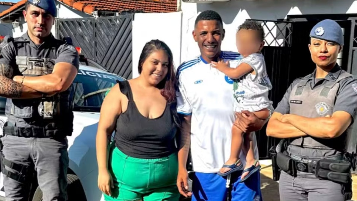 bebê preso em carro