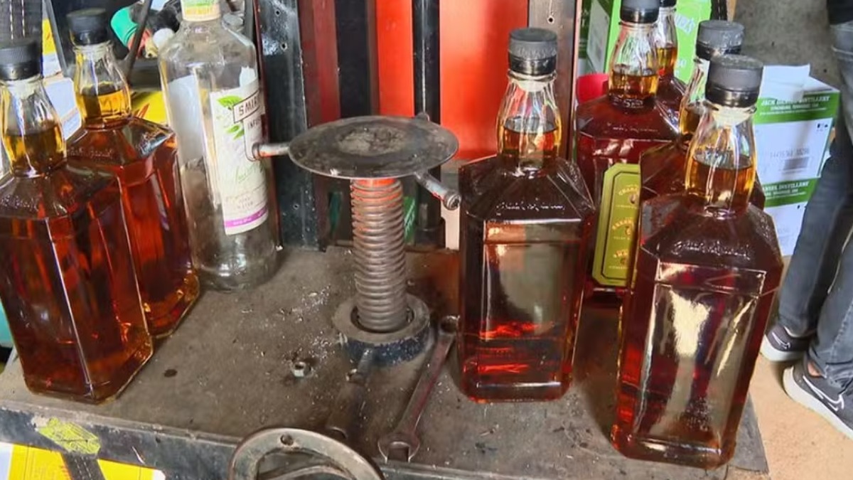 Polícia Civil apreende garrafas de uísque