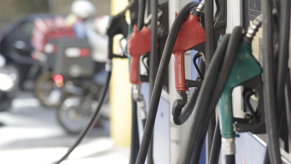 abastecer carro postos