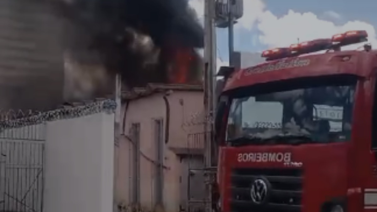 incêndio depósito solados