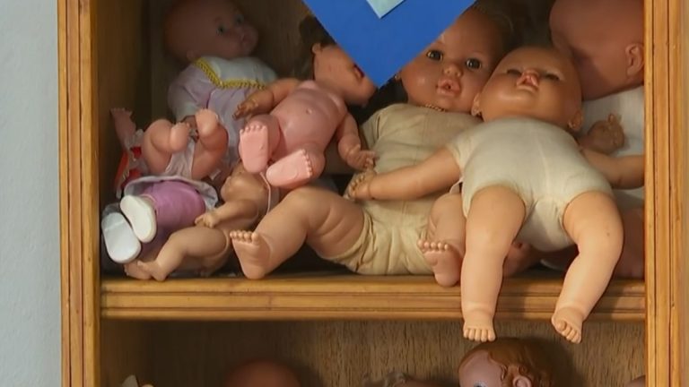Projeto de restauração de bonecas ganha