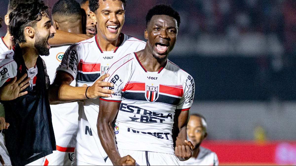 Botafogo vence o Goiás e se