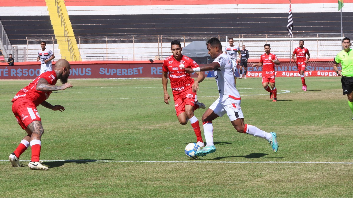 Botafogo vence Vila Nova