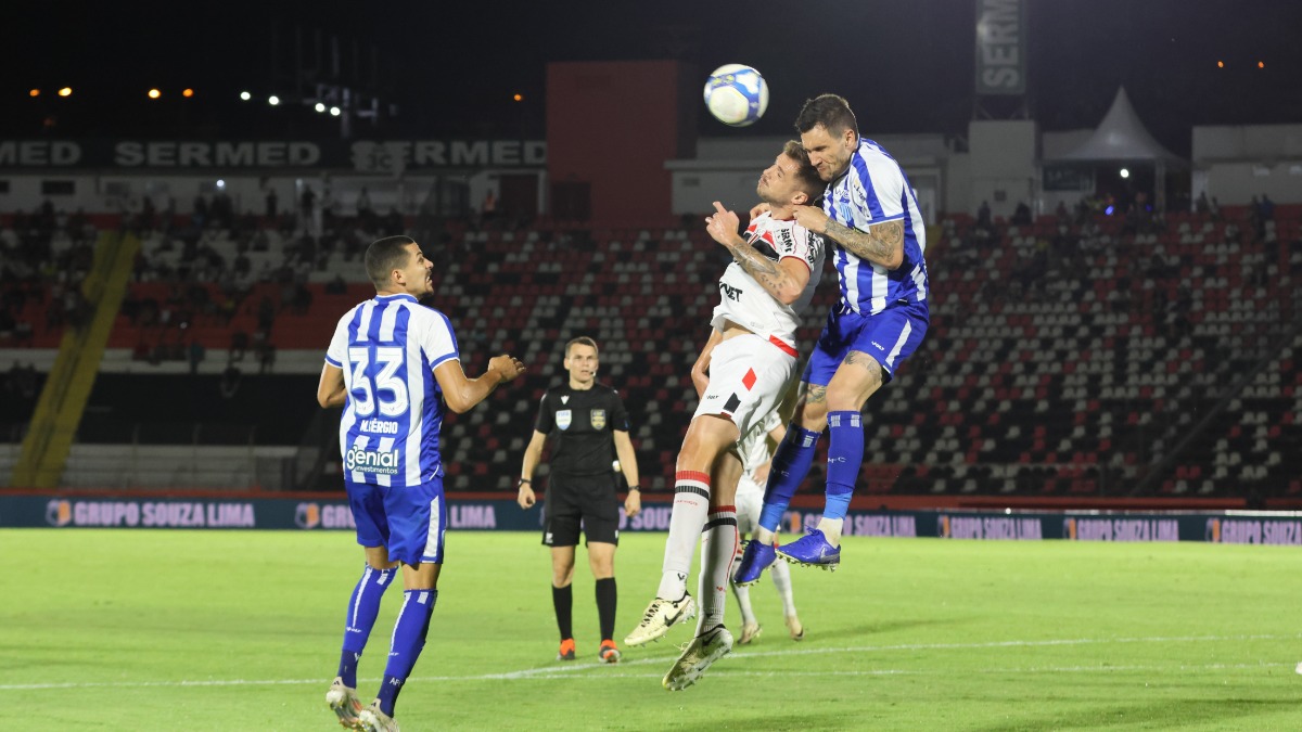 Botafogo perde de virada para o
