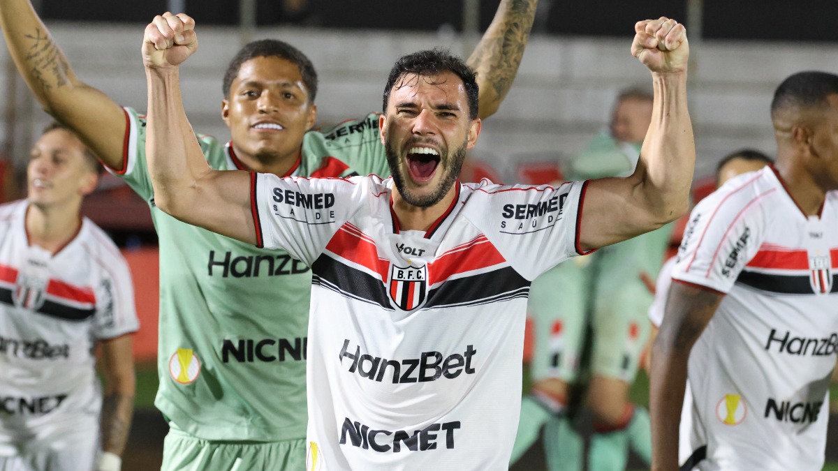 Botafogo vence Bragantino