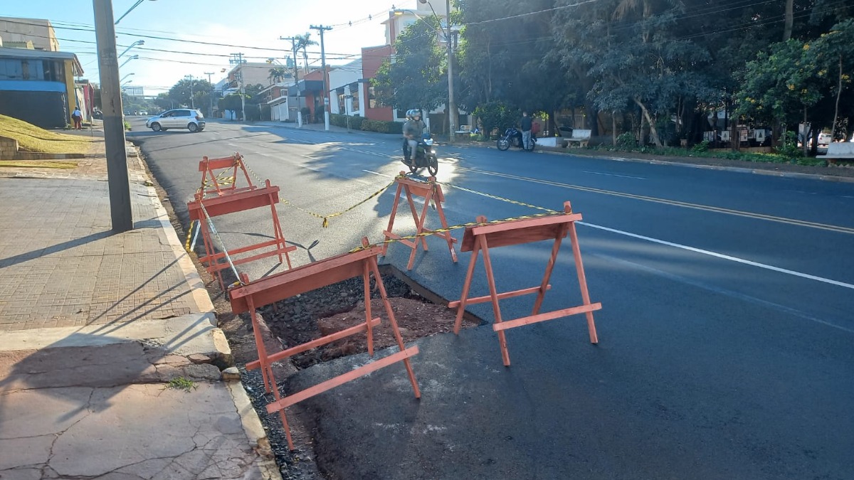 Avenida Plínio de Castro Padro tem