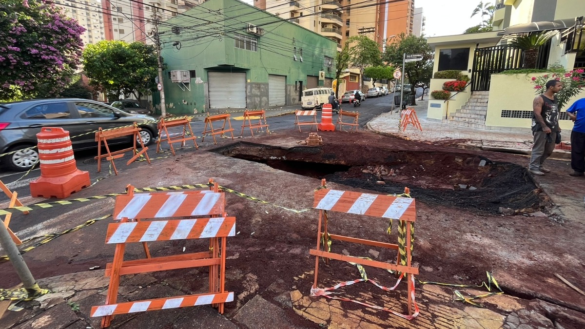 buraco Rua Campos Salles