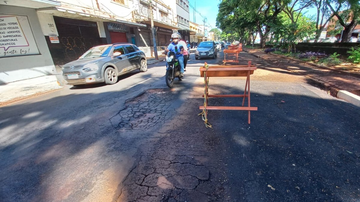 Asfalto da avenida Francisco Junqueira registra