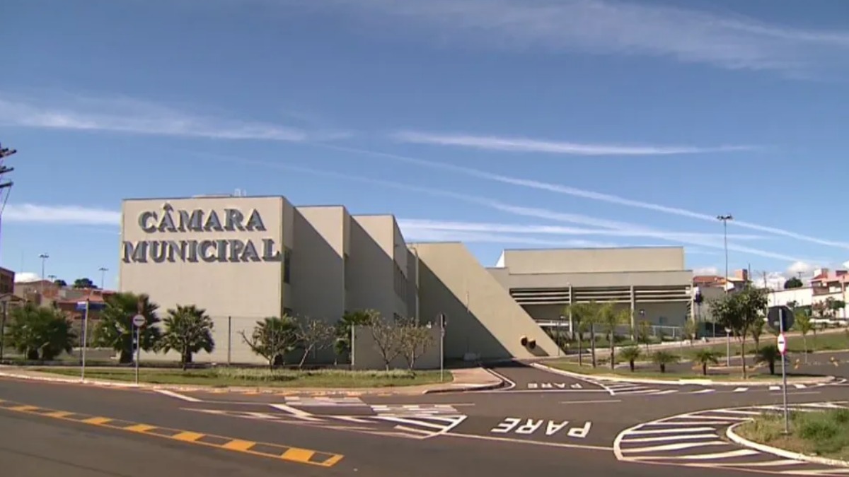 Câmara de Franca discute reajuste salariais