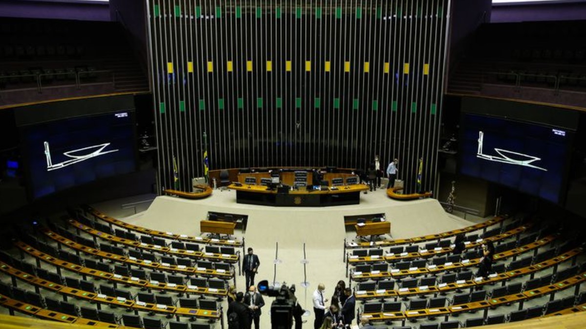 alunos carentes escola