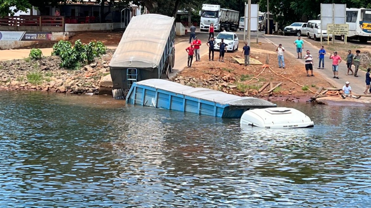 acidente caminhão balsa