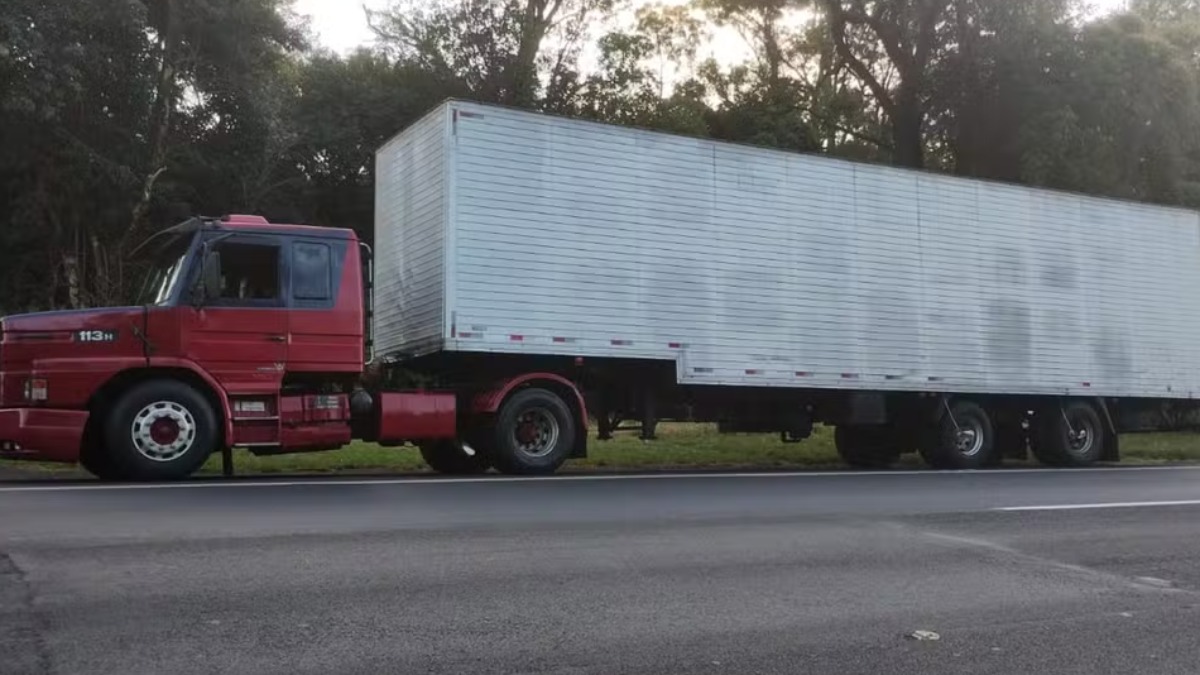 Caminhão é apreendido após furar pedágios