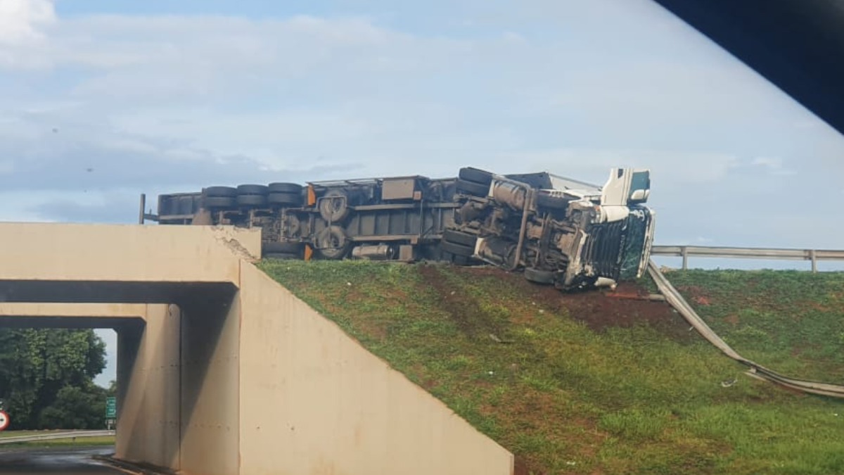 acidente carreta Anhanguera