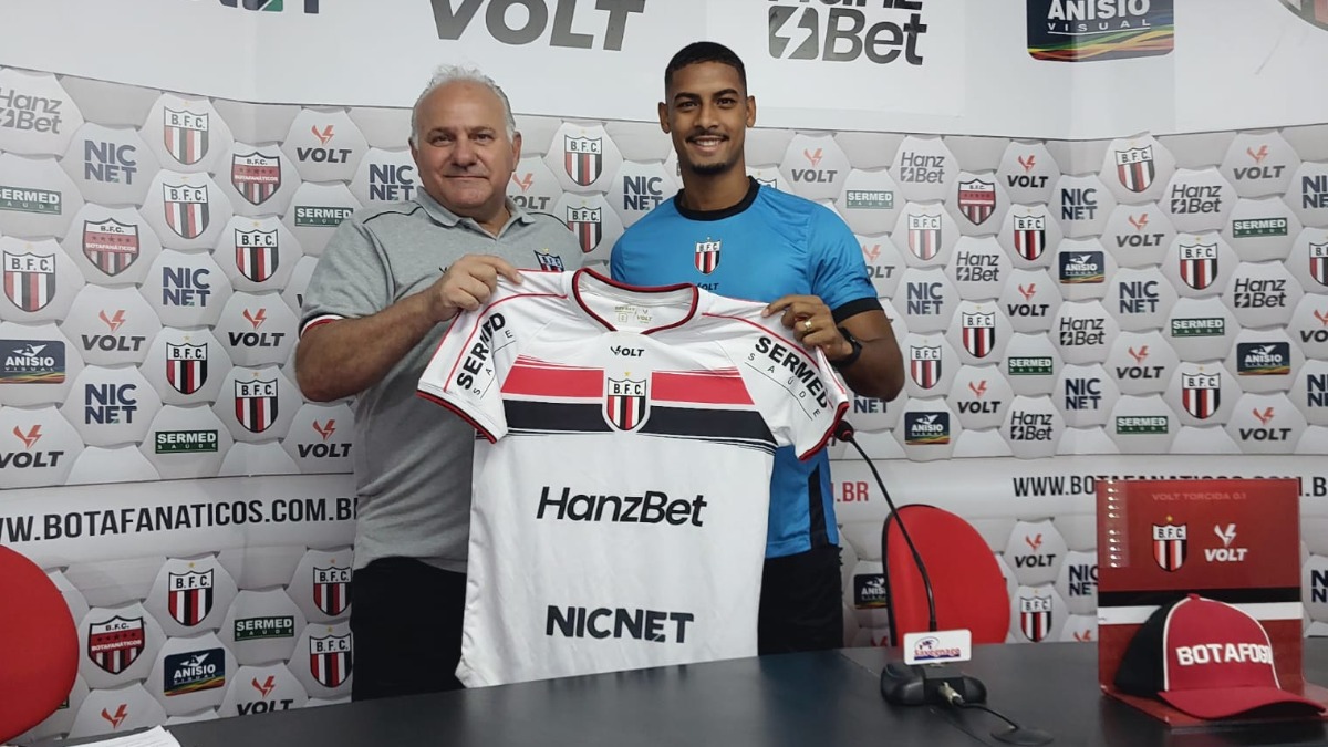 Carlos Eduardo promete ajudar em várias