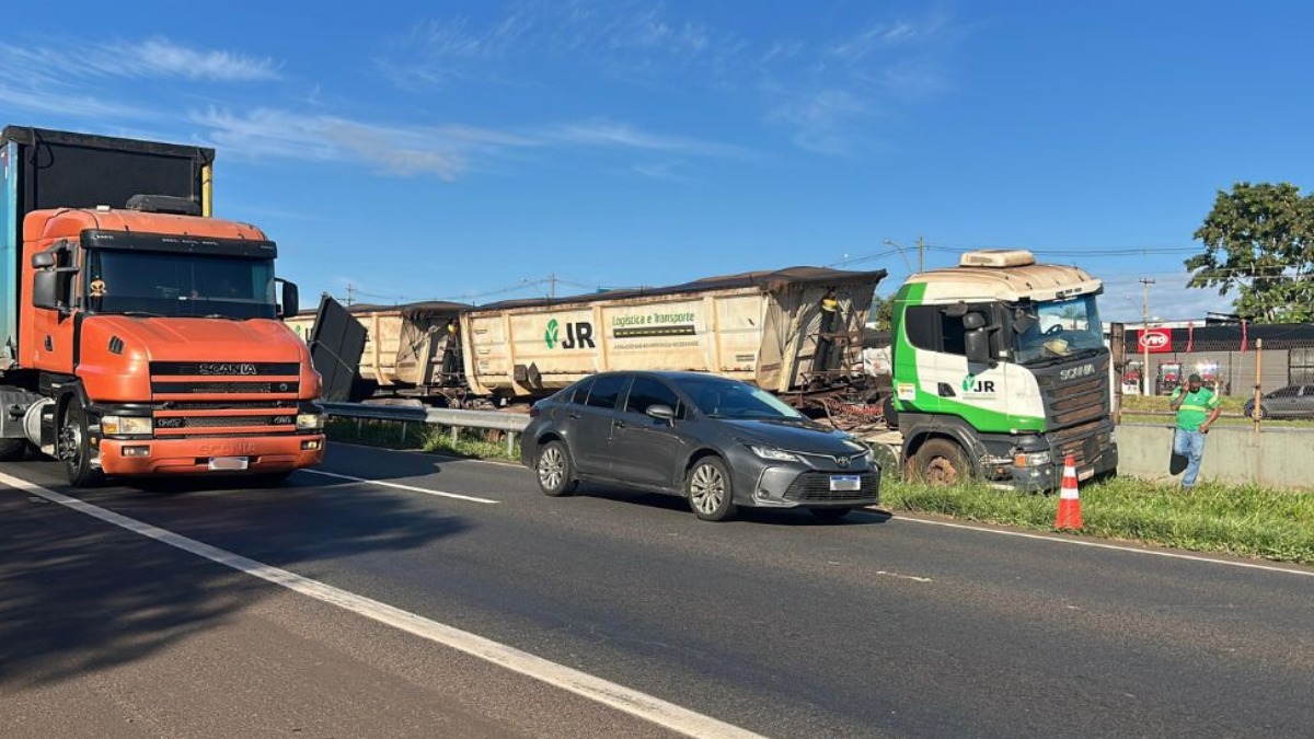 Motorista perde o controle de carreta