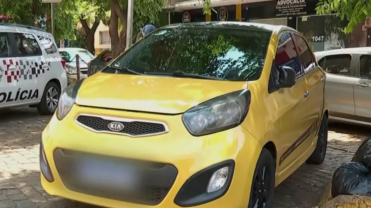 carro com placas clonadas