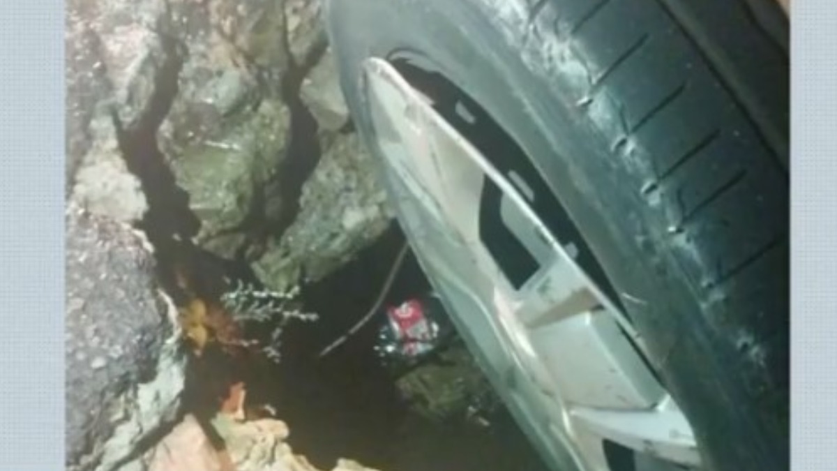 Motorista de aplicativo tem carro danificado