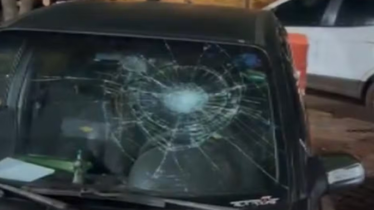 Motociclista atira contra carro de aplicativo