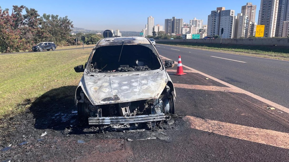 incêndio carro Anel Viário