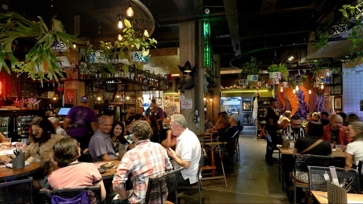 Confraternizações e o 13º salário impulsionam