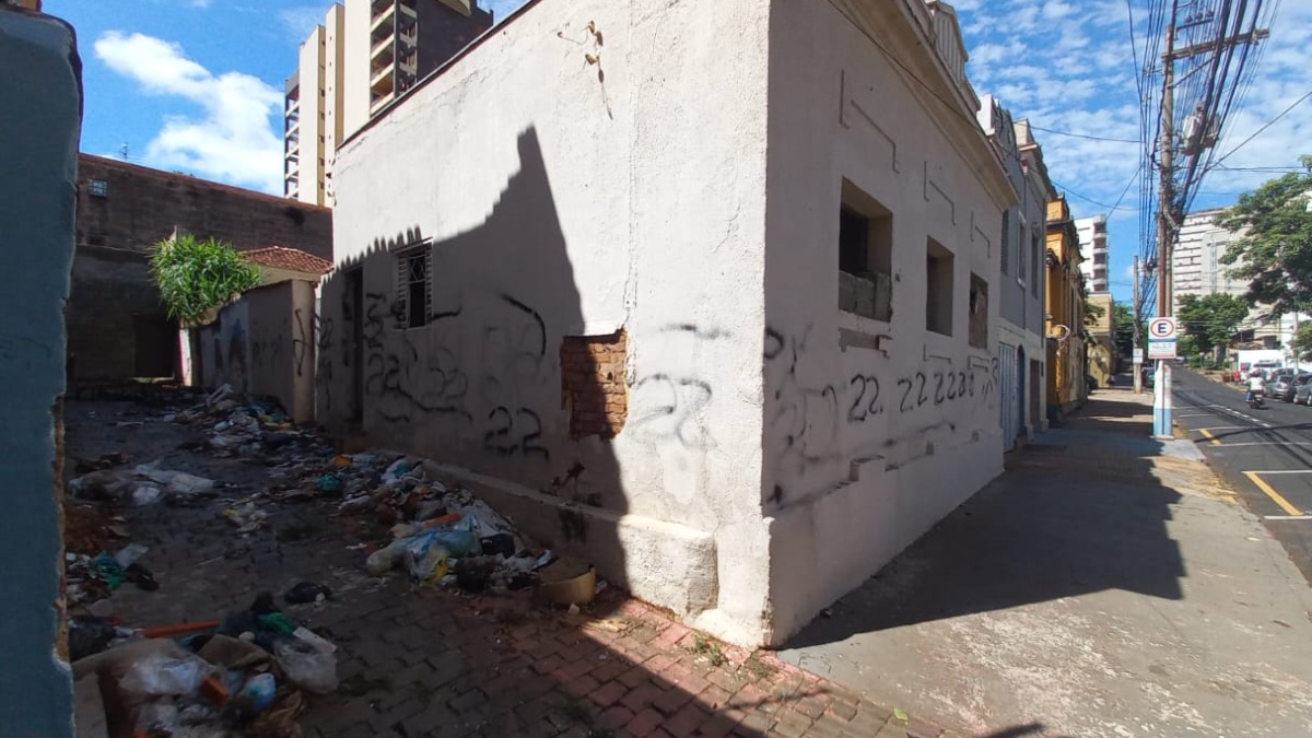 Casarão na rua Alvares Cabral vira